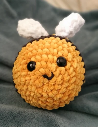 Peluche crochet abeille