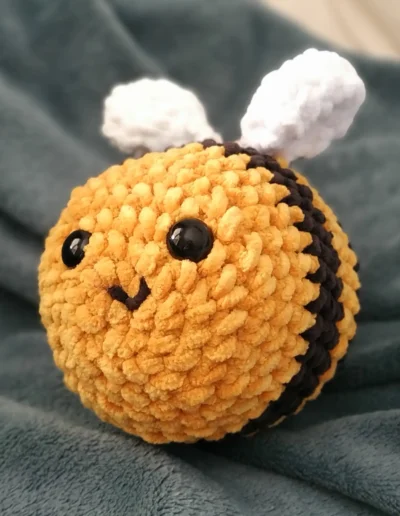 Peluche crochet abeille
