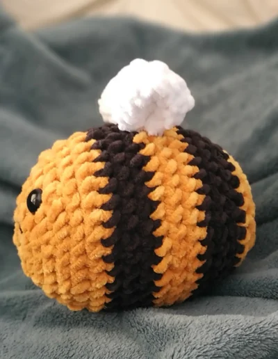 Peluche crochet abeille