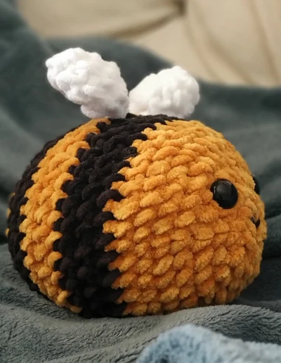 Peluche crochet abeille