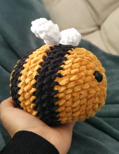 Peluche crochet abeille